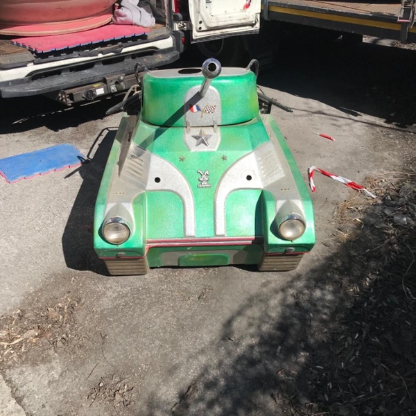 Char Tank Gris Autop&egrave;de 1
