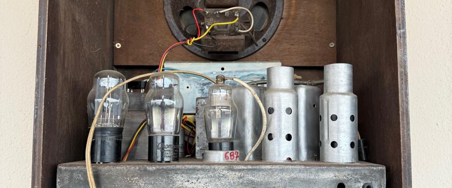 Poste de radio ancien Fedha