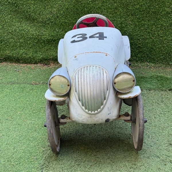 Voiture &agrave; p&eacute;dales blanche 4