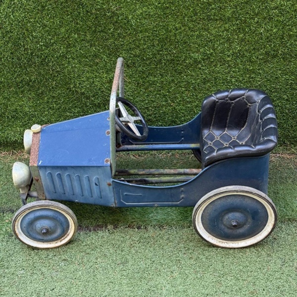 Voiture &agrave; p&eacute;dales bleue 1933