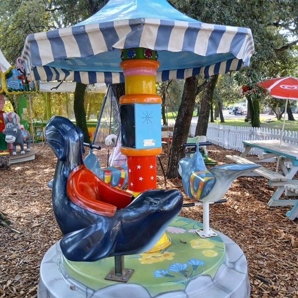 Carrousel Dauphins 2