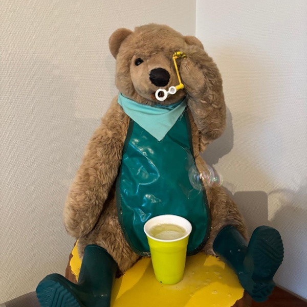 L'ours qui fait des bulles 2